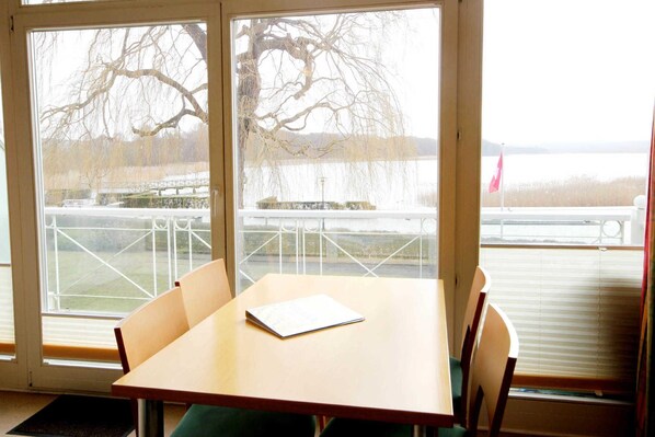 Imagen sin descripción, 1 de 6, botón