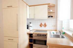 Réfrigérateur, micro-ondes, four, cafetière/bouilloire