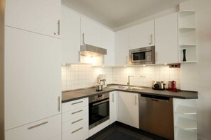 Fridge, microwave, oven, dishwasher - Villa Seerosen, Whg. 13 Am See (Binz)