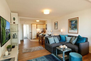 Unclassified image, 4 of 10, button