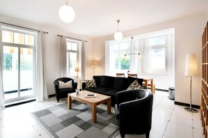 Unclassified image, 5 of 9, button