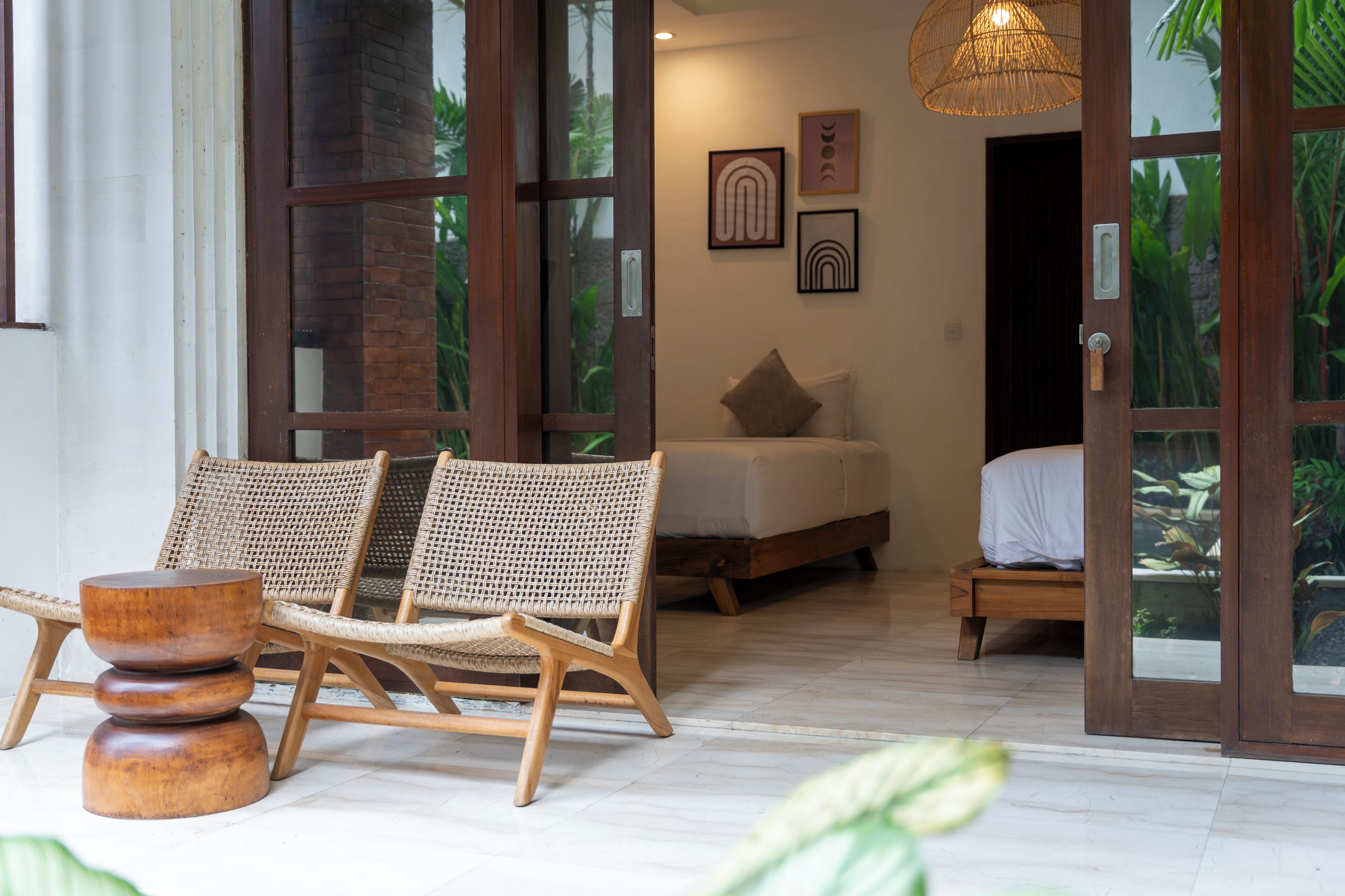 Luxury Room | Minibar, in-room safe, individually decorated, individually furnished