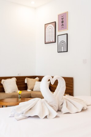 Minibar, värdeförvaringsskåp på rummet och individuell inredning