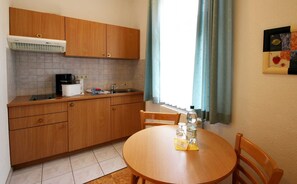 Fridge, coffee/tea maker, electric kettle, toaster - Villa Hans - 90450, Germany (Binz)