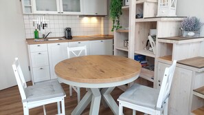 Réfrigérateur, lave-vaisselle, cafetière/bouilloire