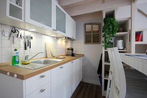 Fridge, dishwasher, coffee/tea maker, electric kettle