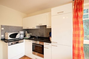 Kühlschrank, Mikrowelle, Ofen, Geschirrspüler