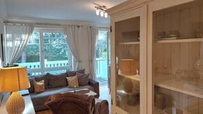 Unclassified image, 3 of 12, button