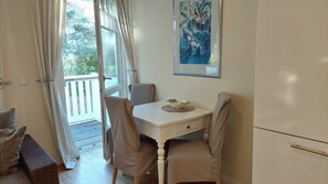 Unclassified image, 4 of 12, button