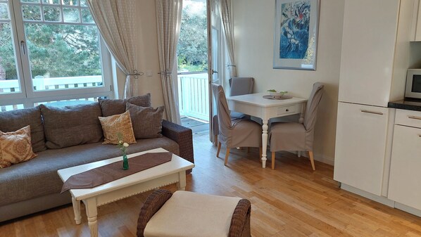 Unclassified image, 1 of 12, button