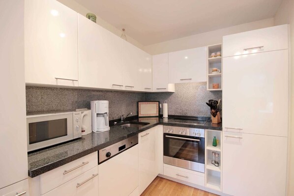 Køleskab, mikrobølgeovn, ovn, opvaskemaskine