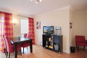 Unclassified image, 5 of 11, button