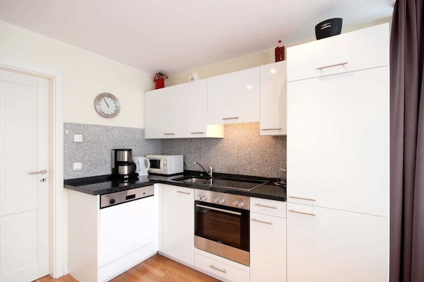 Køleskab, mikrobølgeovn, ovn, opvaskemaskine