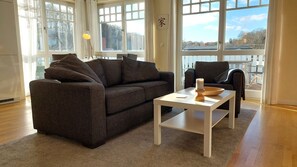 Televisión y chimenea 