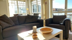 Televisión y chimenea 