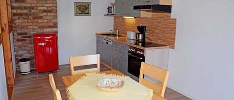 Coffee/tea maker, fridge, microwave, dishwasher