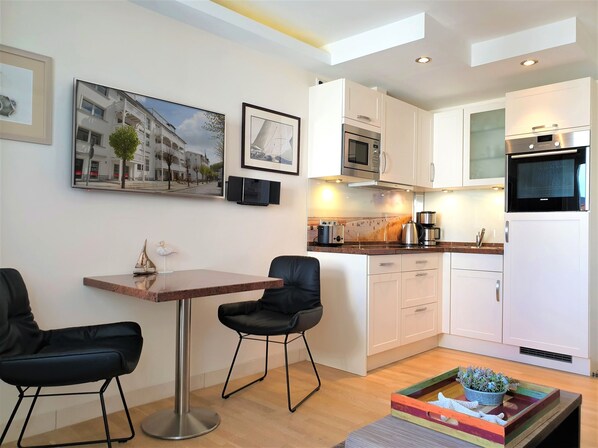 Unclassified image, 1 of 19, button