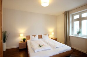 1 bedroom, travel crib, WiFi