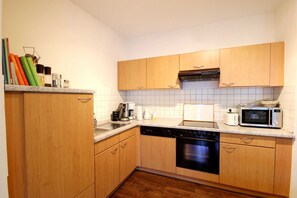 Refrigerador, microondas, horno y lavavajillas 