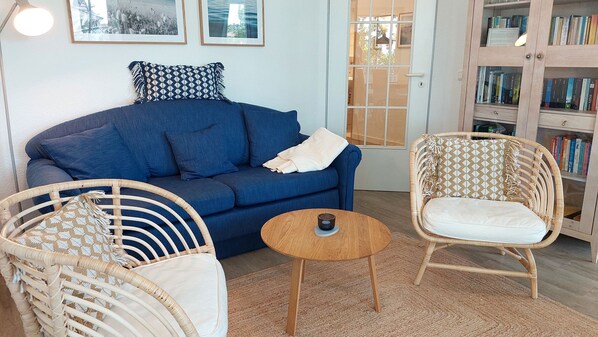 Unclassified image, 1 of 16, button