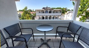 Unclassified image, 5 of 16, button