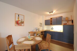 Unclassified image, 4 of 9, button