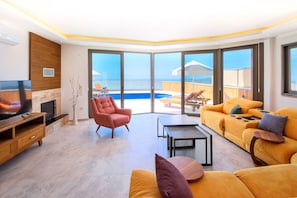Flat-screen TV, fireplace