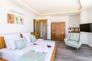 3 bedrooms, iron/ironing board, WiFi, bed sheets - Luxury Valley‑View Escape in Islamlar • 3 En‑Suite • Jacuzzi • Private Pool (İslamlar)