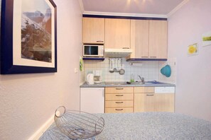 Kühlschrank, Mikrowelle, Geschirrspüler