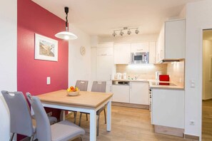 Unclassified image, 4 of 8, button