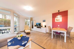 Unclassified image, 3 of 8, button