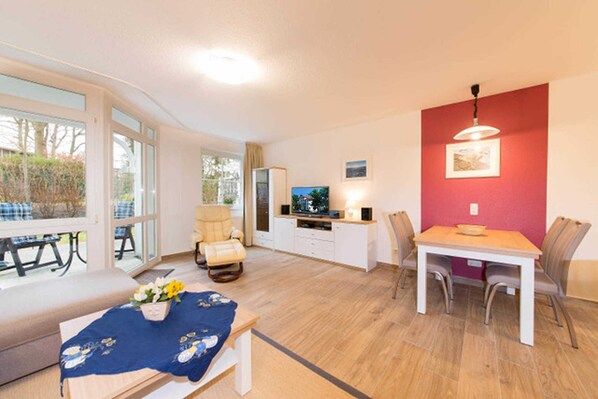 Unclassified image, 1 of 8, button