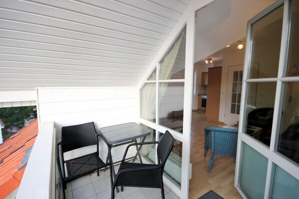 Unclassified image, 1 of 12, button