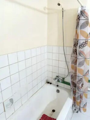 Tina y papel de baño 