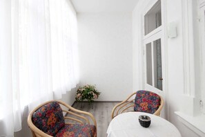 Unclassified image, 5 of 9, button