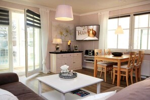 Unclassified image, 2 of 13, button