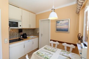 Fridge, microwave