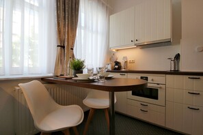 Kjøleskap, ovn, oppvaskmaskin og kaffetrakter/tekoker