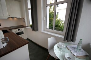 Fridge, oven, dishwasher, coffee/tea maker