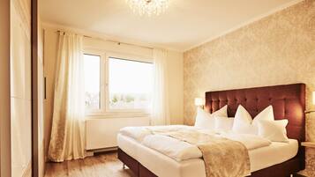 2 Schlafzimmer, Zimmersafe, Bügeleisen/Bügelbrett, WLAN