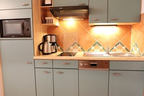 Fridge, microwave, dishwasher, coffee/tea maker