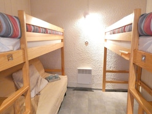 Room - Cozy Studio Cabine for 6 with Balcony, South-Facing, Ski Locker - Piau-Engaly (Piau-Engaly)