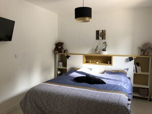 3 bedrooms, iron/ironing board, travel cot, WiFi