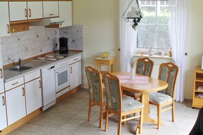 Kühlschrank, Mikrowelle, Ofen, Geschirrspüler