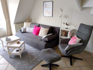 Unclassified image, 5 of 7, button