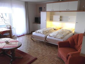 1 bedroom, bed sheets