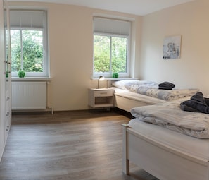 2 Schlafzimmer, Reisekinderbett, WLAN, Bettwäsche
