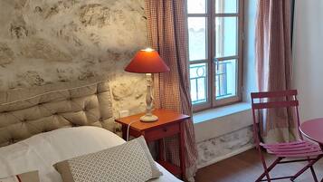 Raspberry Room | Premium bedding, individually decorated, individually furnished