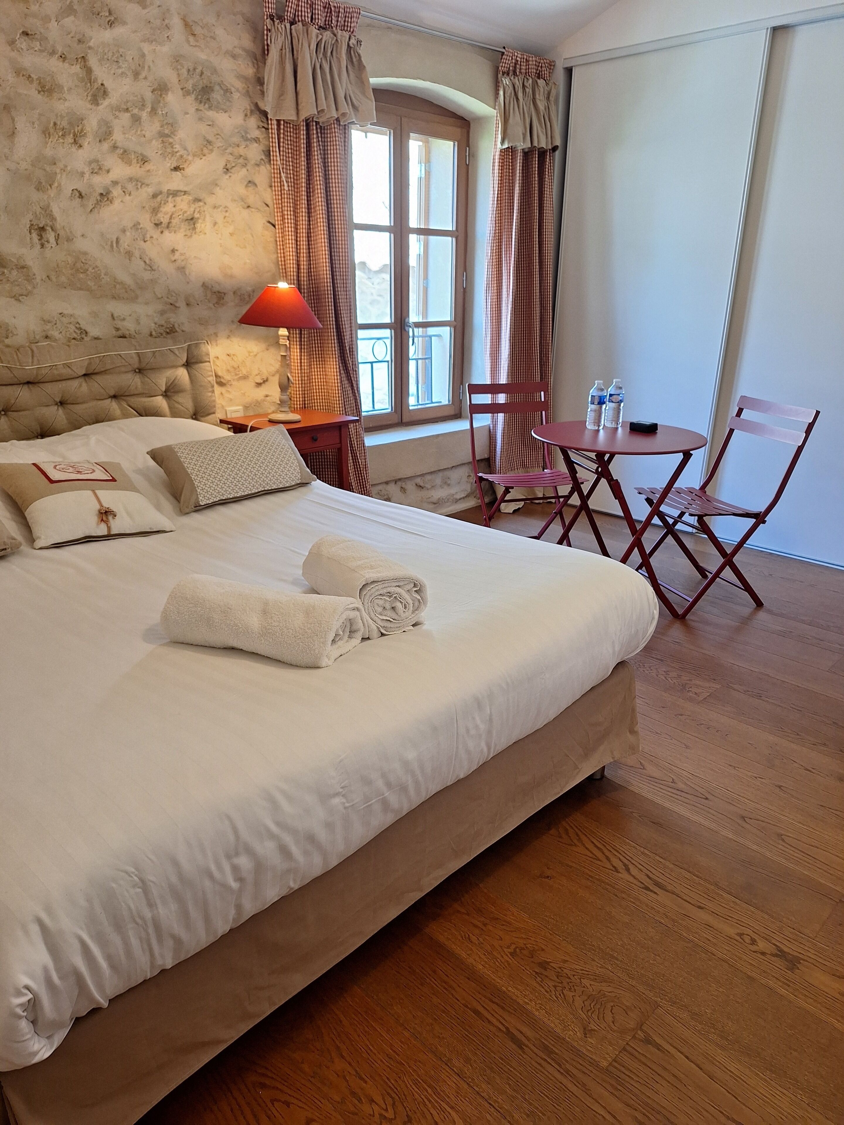 Literie de qualité supérieure, décoration personnalisée