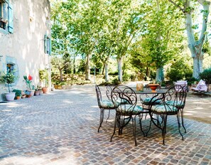 BBQ/picnic area - Le Relais de Pigasse (Ouveillan)